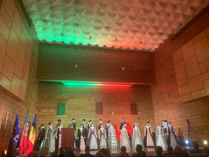 Madrigal Choir holds concert at Portugal's National Day celebration in Romania. Universul.net