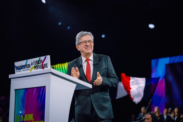 Mélenchon, candidatul stângii radicale, pledează în favoarea ieşirii Franţei din NATO şi o consolidare a cooperării cu China