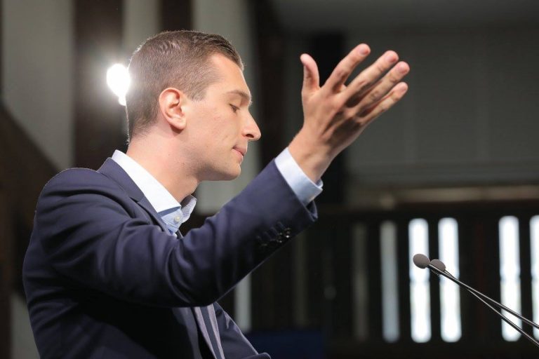 ALEGERI EUROPARLAMENTARE 2024: Tânărul lider de extremă dreapta Jordan Bardella este vedeta momentului în politica din Franţa. Este el noua imagine a Europei?