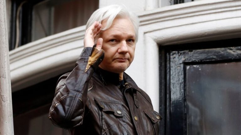 Fondatorul WikiLeaks, Julian Assange, a pledat vinovat: Mi-am încurajat sursele să furnizeze informații clasificate