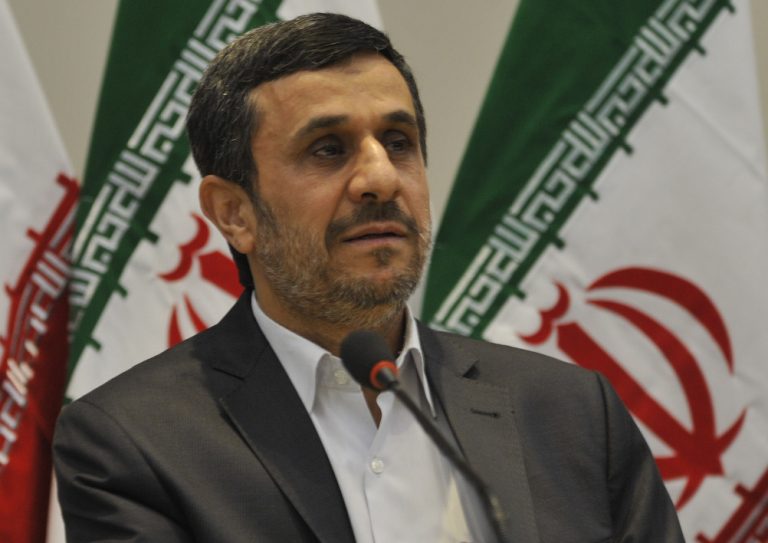 Fostul preşedinte iranian Ahmadinejad şi-a depus candidatura la prezidenţiale