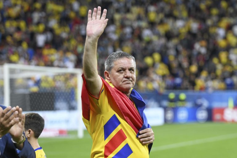Cartea “Lăcă7uş – 7 paşi”, lansată în ziua în care clubul Steaua aniversează 77 de ani de la înfiinţare