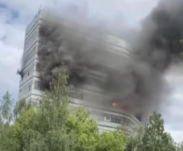 VIDEO | Cel puţin opt morţi într-un incendiu în apropiere de Moscova
