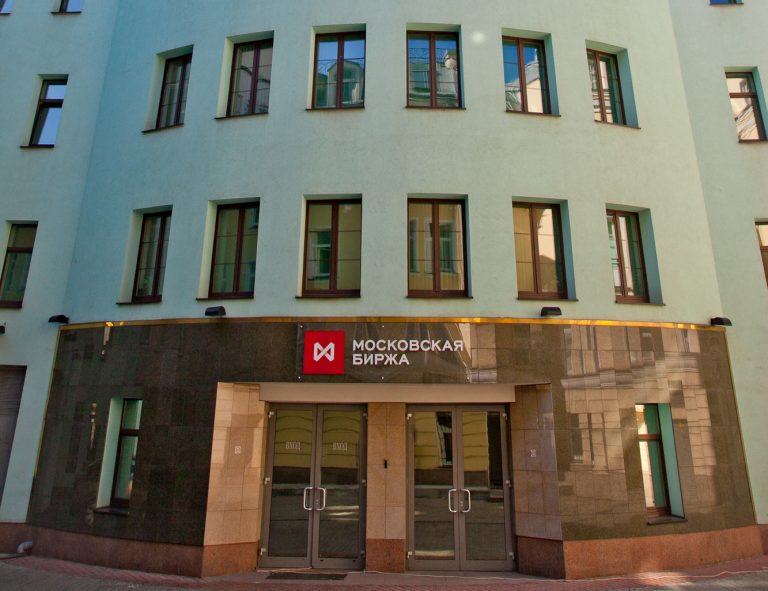 Tranzacţiile în dolari şi euro, oprite la cea mai mare bursă din Rusia, din cauza unor noi sancţiuni ale SUA