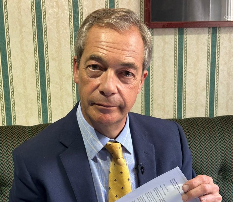 Nigel Farage acuză: Occidentul a provocat războiul din Ucraina / Val de critici după afirmaţiile apostolului Brexit