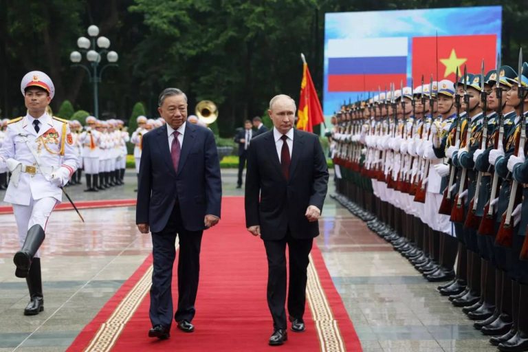 Putin: Rusia ia în considerare schimbarea doctrinei sale nucleare