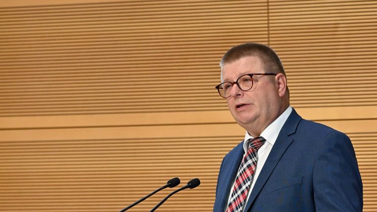 Spionajul german: Rusia recrutează spioni pentru a compensa activitatea sutelor de diplomaţi expulzaţi/ Ce teorie a conspiraţiei lansează Moscova, cu succes la extrema dreaptă
