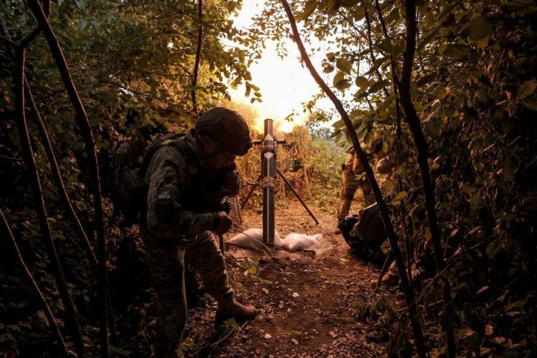 Lupte intense în zona oraşului Toreţk din provincia ucraineană Doneţk