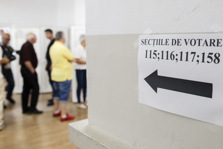 Decizie BEC: Alegătorii care în ziua votului pentru preşedinte sunt în localitatea de domiciliu votează doar la secţia la care sunt arondaţi