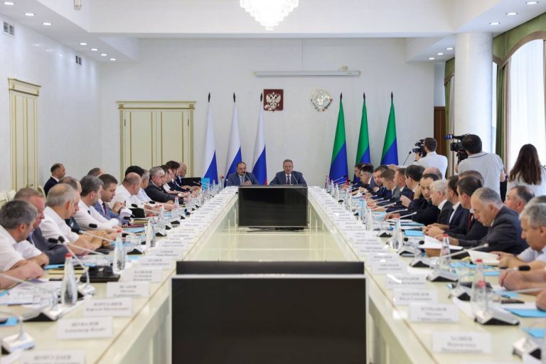 Vorbe nu fapte | Chiar înainte de atacuri, televiziunea rusă prezenta cum iau șefii FSB și Daghestanului „măsuri de securitate anti-terorism”