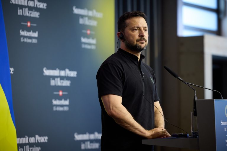 Zelenski anunță că nu a primit încă permisiunea Washingtonului şi a Londrei de a lovi cu rachete cu rază lungă ţinte în Rusia