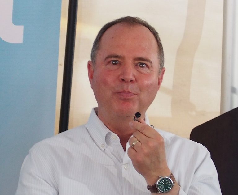 Un aliat al lui Joe Biden, influentul ales democrat Adam Schiff, îi cere să-şi retragă candidatura