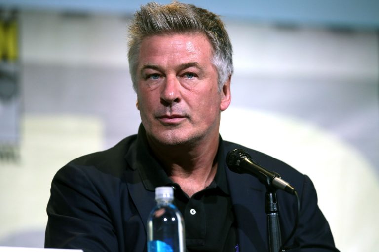 Alec Baldwin, la tribunal în calitate de acuzat pentru accidentul mortal produs pe platoul filmului ”Rust”