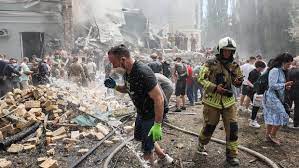 Zelenski promite represalii pentru atacul de luni al ruşilor, care s-a soldat cu 37 de morţi în întreaga ţară/ Sunt 22 de morţi în Kiev, unde au fost lovite două spitale, inclusiv cel pentru copii