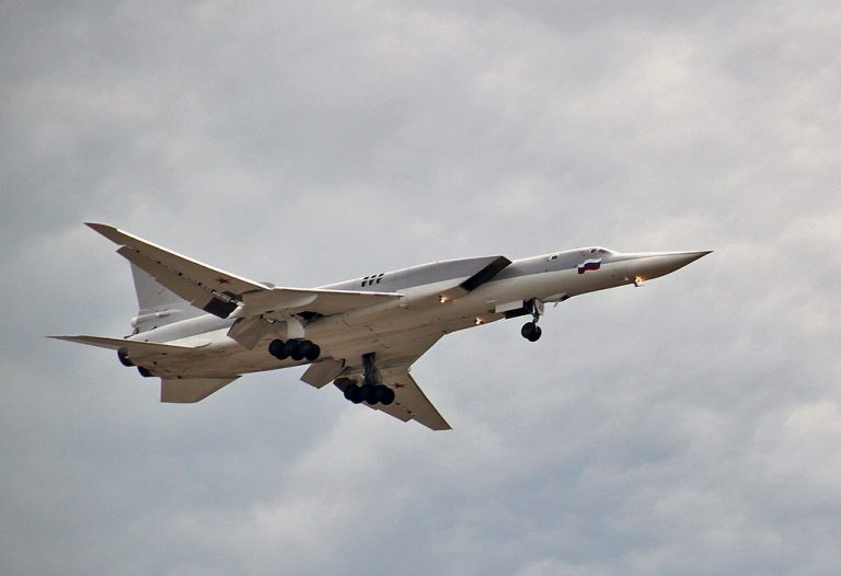 Drone ucrainene au lovit un bombardier strategic rus pe un aerodrom din nordul Rusiei, anunță presa ucraineană