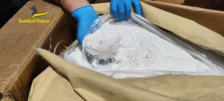 Droguri de sinteză provenind din China şi destinate Olandei, în valoare de 630 de milioane de euro, confiscate în Italia