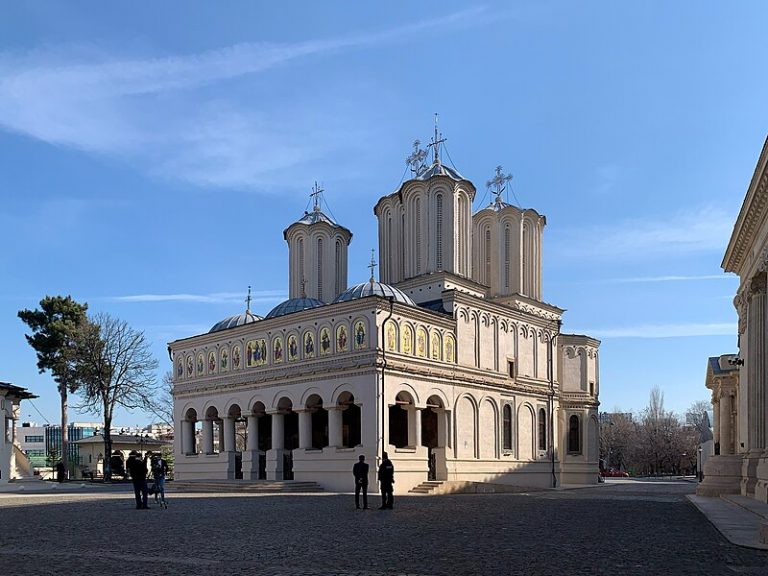 Biserica Ortodoxă Română le cere preoților să nu se implice în politică: Opţiunea va fi exprimată doar prin votul personal secret