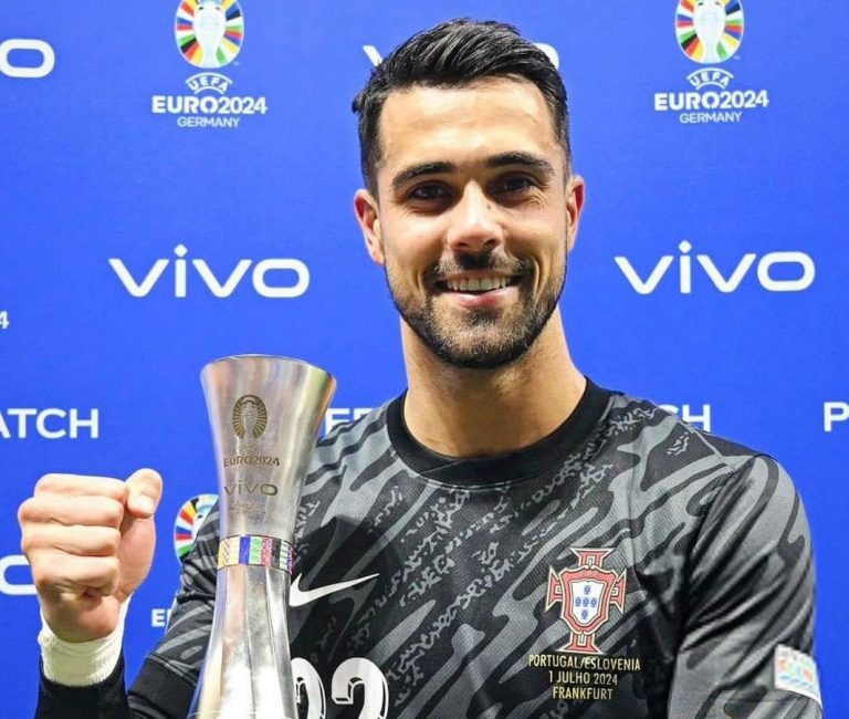 VIDEO | Portughezul Diogo Costa, primul portar care apără de trei ori la lovituri de departajare în istoria Campionatului European: Este probabil cel mai bun meci din viaţa mea