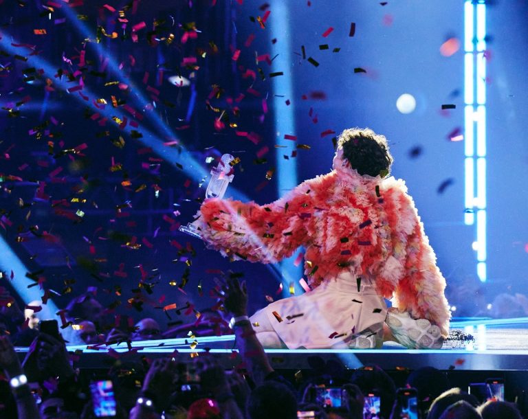 Eurovision 2025: Două orașe din Elveția se luptă pentru a găzdui a 69-a ediţie a concursului muzical