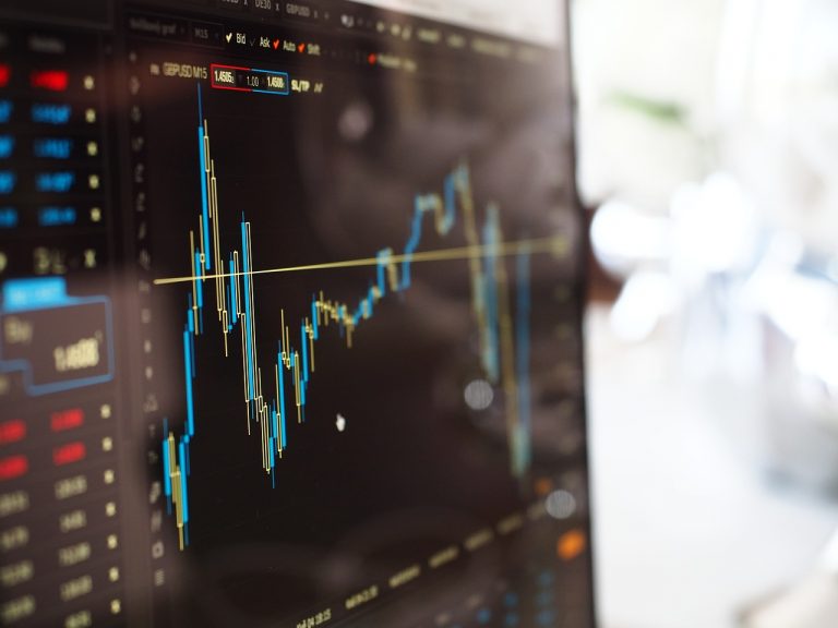Indicii bursieri de pe Wall Street au atins luni noi maxime, investitorii pariind pe o victorie a lui Donald Trump în alegeri, după tentativa de asasinat