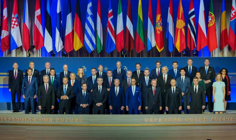 Summit NATO | Alianţa va menţine comunicarea cu Moscova în timp ce va continua să sprijine Ucraina