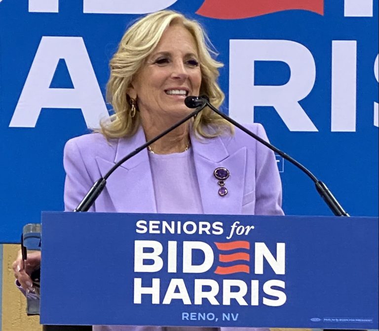 Reuters: Jill Biden apără cu tărie menţinerea soţului ei în cursa pentru Casa Albă