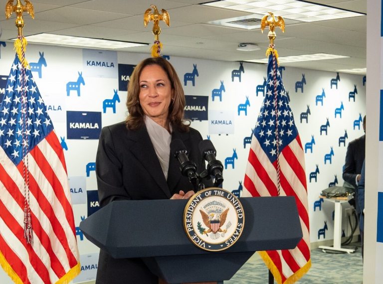 VIDEO | Reuters: La primul său miting electoral, Kamala Harris aduce o nouă energie şi promite să repare haosul provocat de Trump