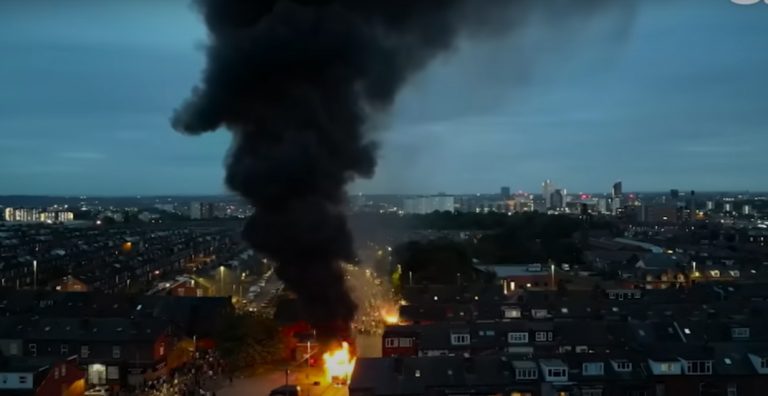 VIDEO | Momentele care au declanșat revolta românilor din Leeds/MAE: În cazul incidentelor din Leeds există o anchetă în desfăşurare; primează exclusiv interesul superior al minorilor
