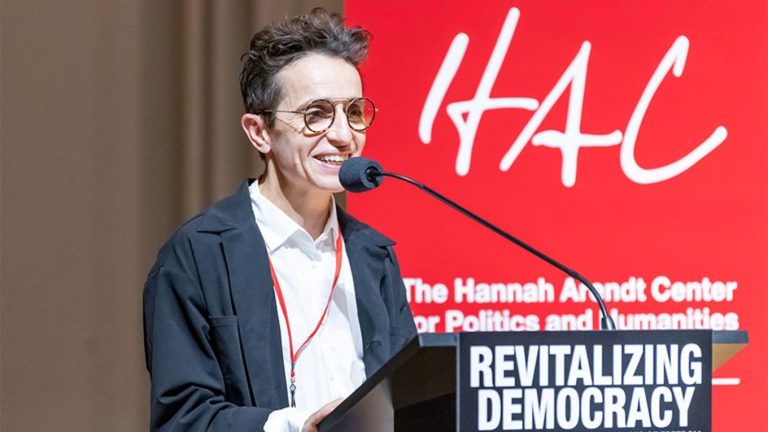 Jurnalista ruso-americană Masha Gessen, condamnată la opt ani de închisoare în Rusia pentru declaraţii despre armata rusă în masacrul de la Bucea