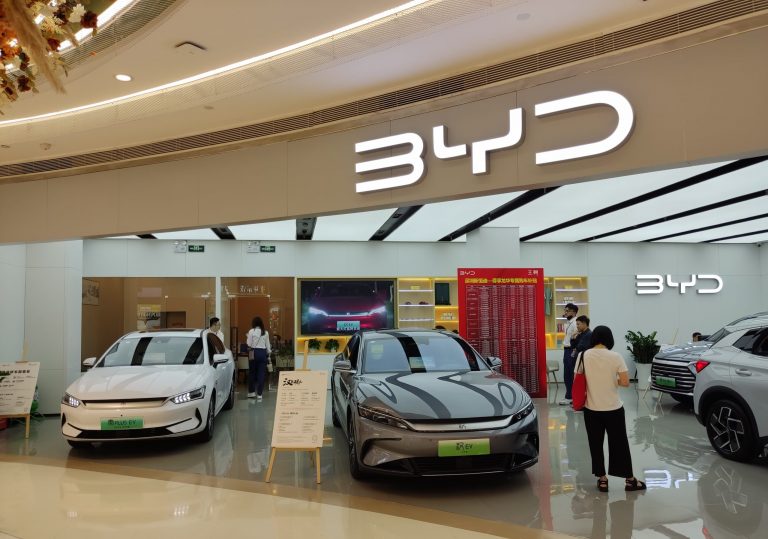 De ce Israelul interzice utilizarea şi achiziţionarea de maşini electrice chinezeşti pentru ofiţerii săi
