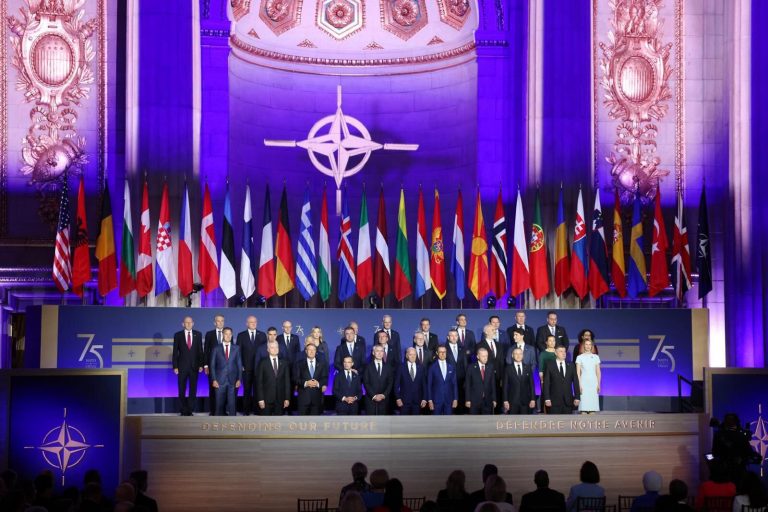 EFE |  Anecdotele summitului NATO de la Washington: de la scăpările lui Biden la izolarea lui Orban