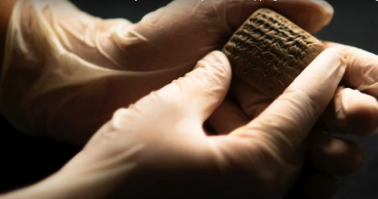 VIDEO | Listă de cumpărături pe o tabletă de lut veche de 3.500 de ani, descoperită în Turcia