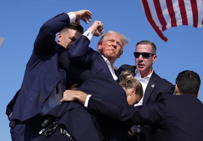 Tricourile cu Trump, la căutare după tentativa de asasinat