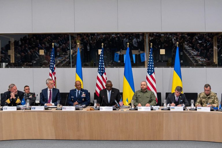 SUA evită să se angajeze în privinţa aderării ”ireversibile” a Ucrainei la NATO