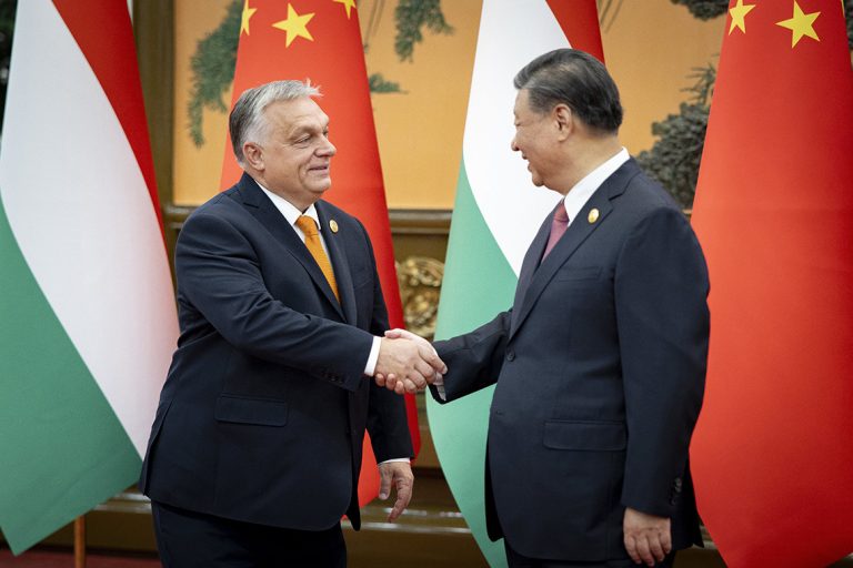 Viktor Orban se întâlnește cu Xi Jinping, într-o vizită surpriză la Beijing
