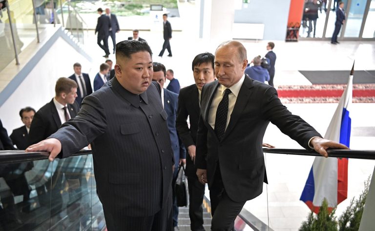 Cum a exploatat Phenianul „prietenia” cu Moscova timp de decenii / Iar azi, Putin face compromisuri inclusiv asupra adevărului istoric