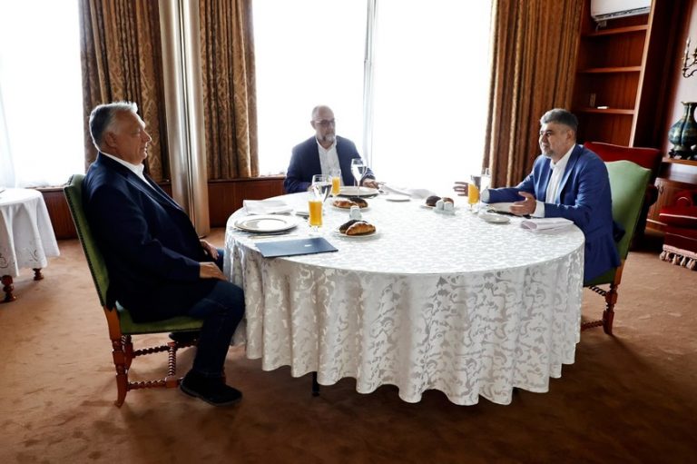 Premierul Ciolacu, întâlnire informală cu Viktor Orban / Au vorbit despre Schengen și un proiect strategic: O legătură feroviară de mare viteză Budapesta–București