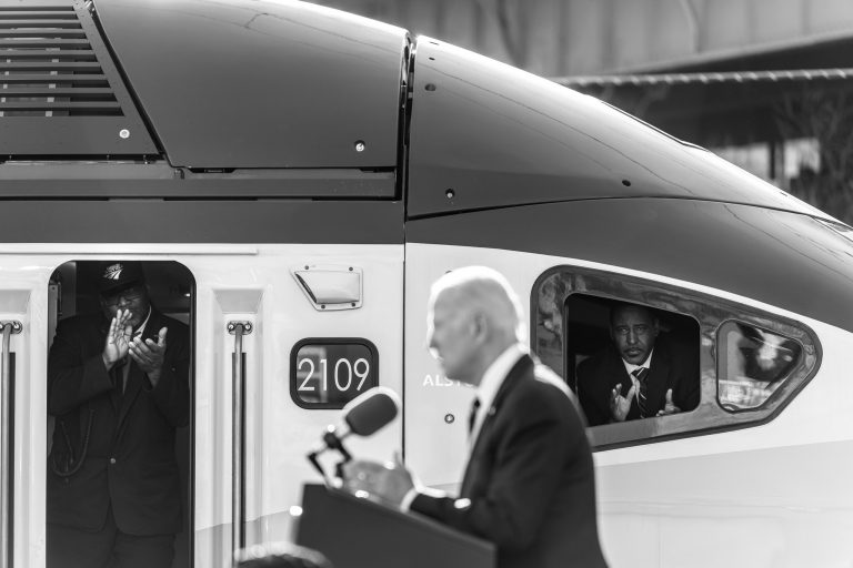 Biden: Candidez şi voi câştiga. Nu plec nicăieri