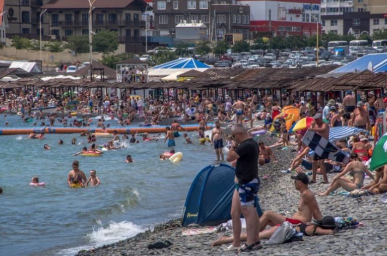 Atac cu drone | Acces limitat la plajă, în Novorossiisk, cel mai mare port rusesc de la Marea Neagră