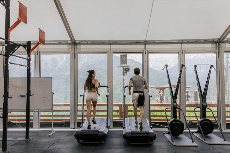 VIDEO | De ce femeile au nevoie de mai puține exerciții fizice decât bărbații