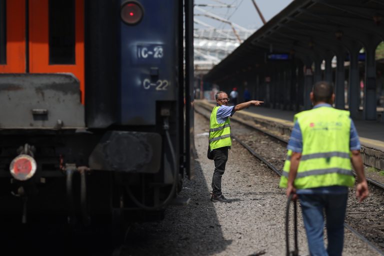 Angajați de la căile ferate, prinși sub influenţa băuturilor alcoolice în timpul serviciului