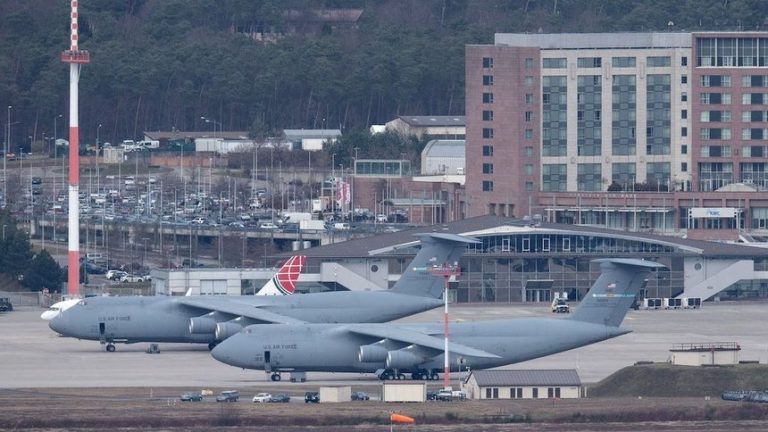 Stare de alertă la mai multe baze militare americane, inclusiv din România. Posibile amenințări teroriste