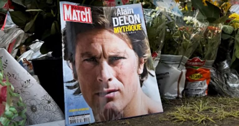 VIDEO | Alain Delon, înmormântat în intimitate după o viaţă în lumina reflectoarelor