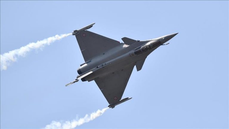 Pakistanul afirmă că a doborât cinci avioane de vânătoare indiene