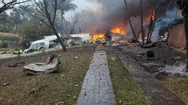 VIDEO | Un avion cu 62 de oameni la bord s-a prăbuşit în Brazilia