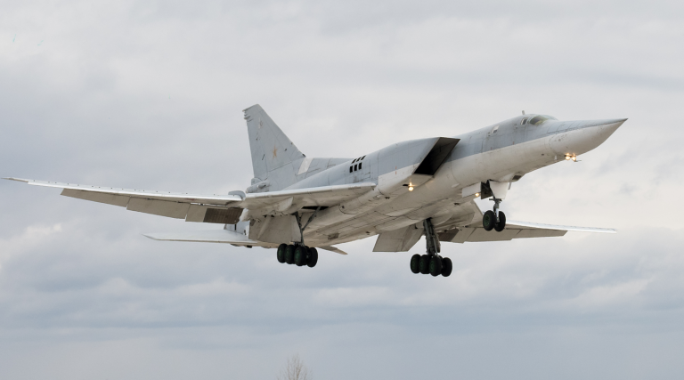 Un bombardier supersonic rusesc Tu-22M3 s-a prăbuşit în Siberia