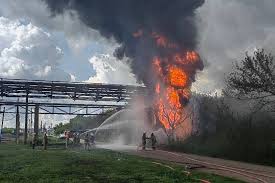 VIDEO | Explozie urmată de incendiu la o uzină petrochimică din Rusia