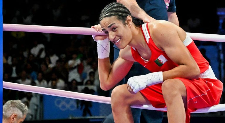 Controverse la JO după participarea la box a unei sportive din Algeria care a fost descalificată de la Mondiale pentru că avea un nivel ridicat de testosteron