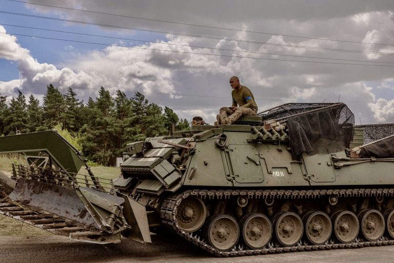 Ucraina a luat prizonieri 909 militari ruşi în Kursk