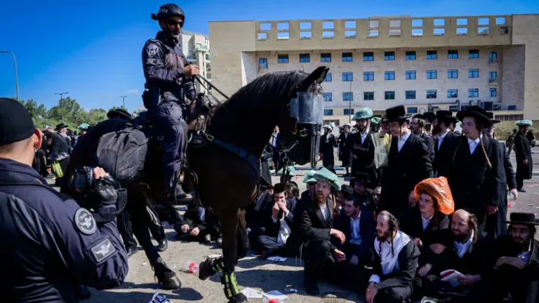 Israel | Evrei ultraortodocşi ostili serviciului militar au pătruns cu forţa într-o bază a armatei